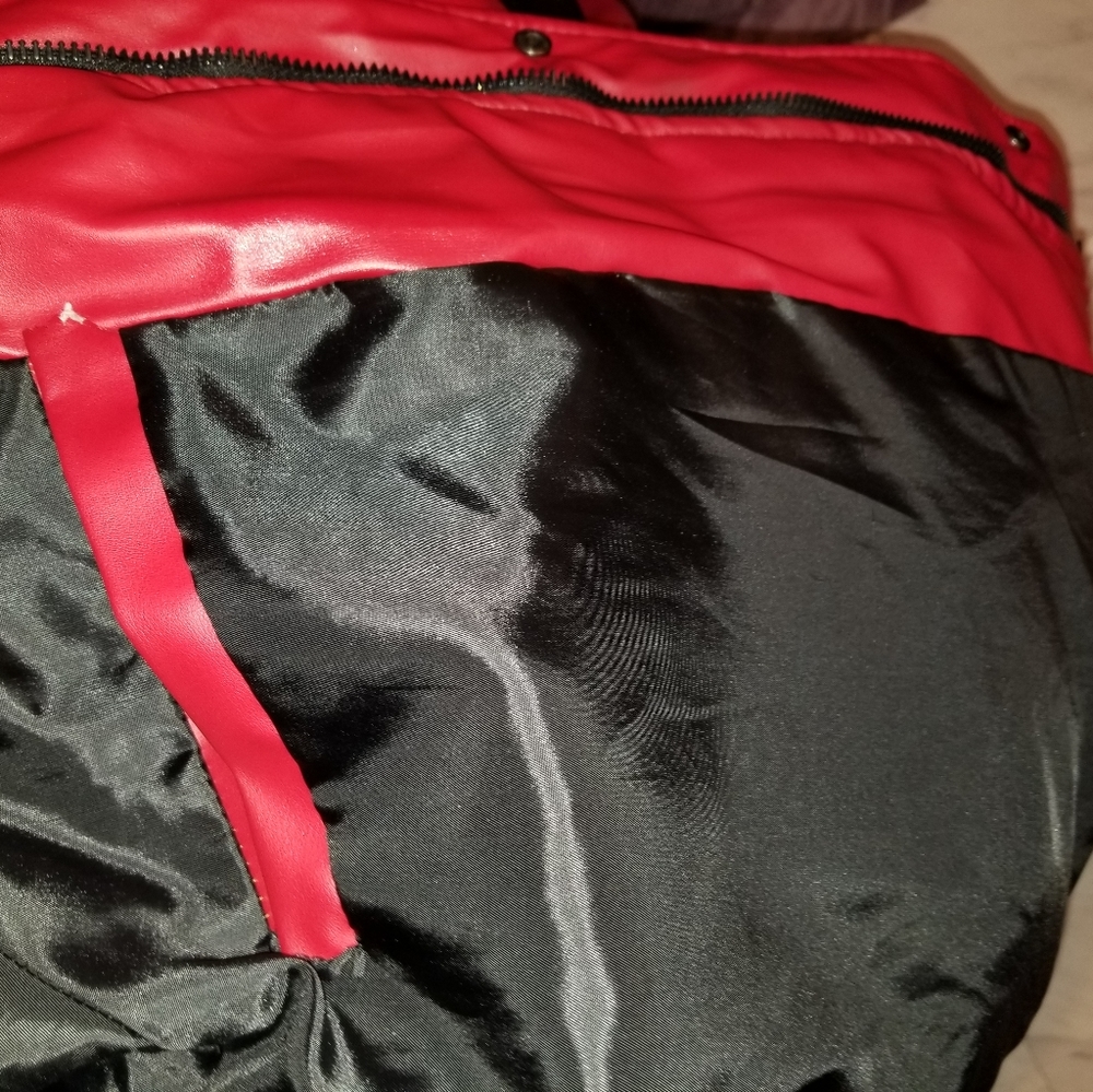 Red Coat - Picture 5 of 10